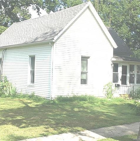 1st image of 813 Clarence St