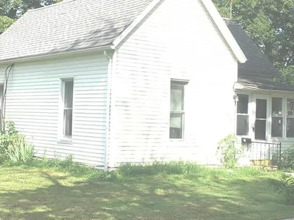 813 Clarence St, Greenville, IL 62246