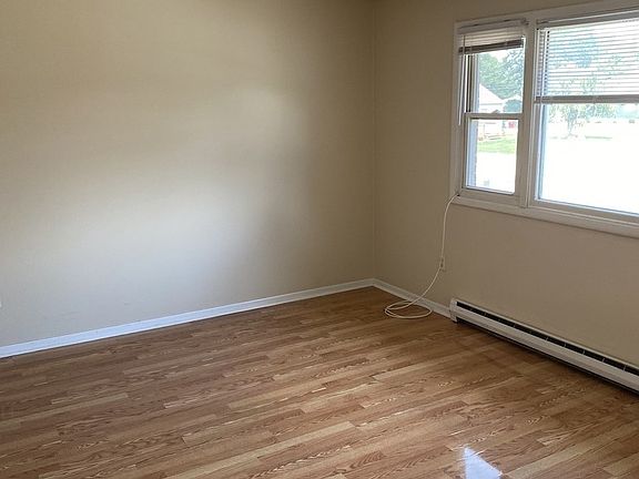 2nd image of 265 E Prairie St
