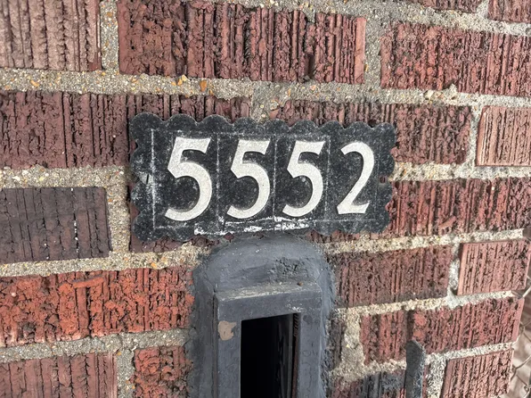 2 bed, 1.0 bath, $950, 5552 Emerson Ave #1, Saint Louis, MO 63120