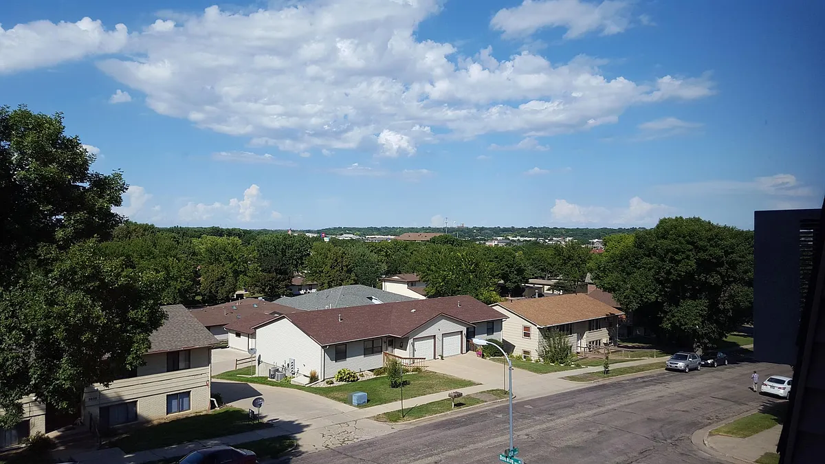 Building Photo - 5001 W 45th St #5