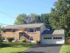 1st image of 11 Cambridge Dr