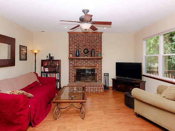 5th image of 5002 Rolling Meadows Dr