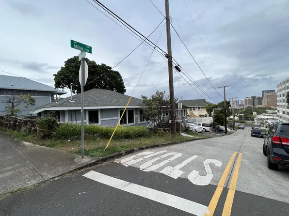 1581 Miller St #B, Honolulu, HI 96813