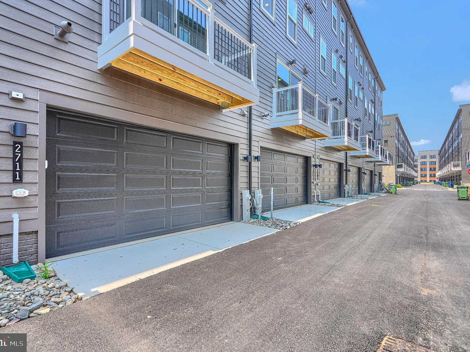 5 bed, 4.5 bath, 2112 sqft, $5,500 — Photo 3