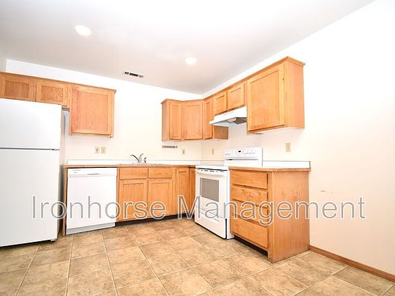 5th image of 8 Michael Grove Ave #14