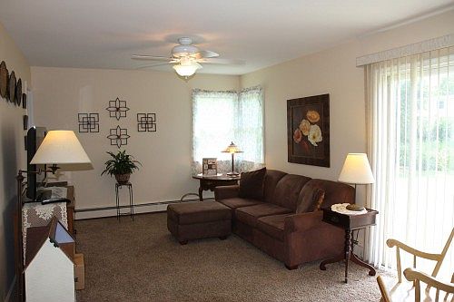 4th image of 38 Hileen Dr