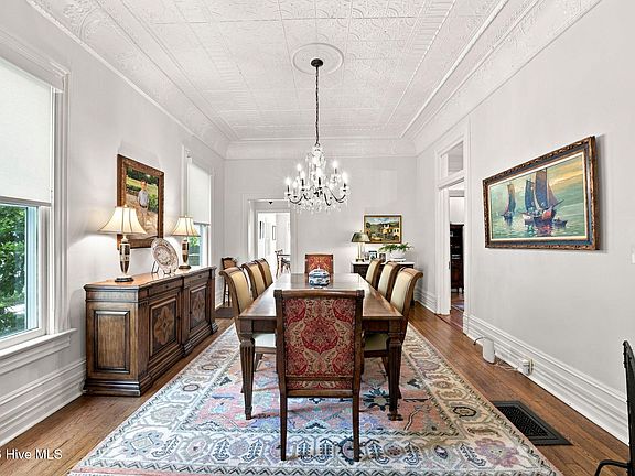 4th image of 512 Middle Street