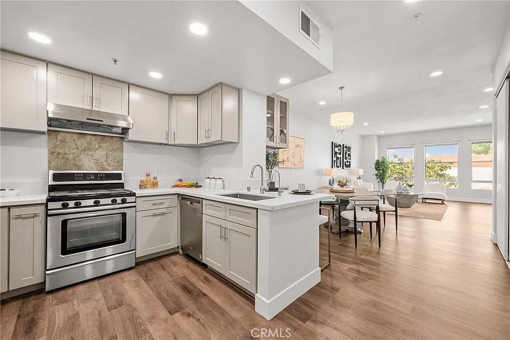 2 bed, 2.5 bath, 1630 sqft, $4,300 — Photo 2