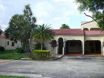 3rd image of 4000 Estepona Ave