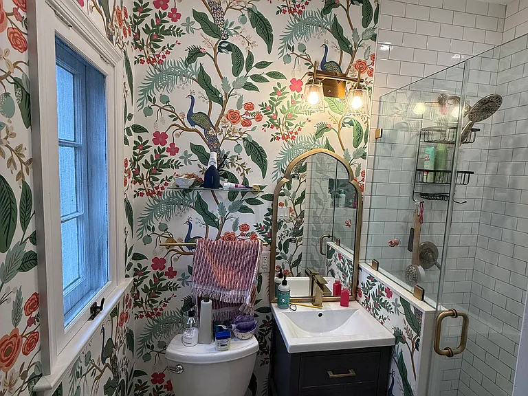 Bathroom 2- view 2