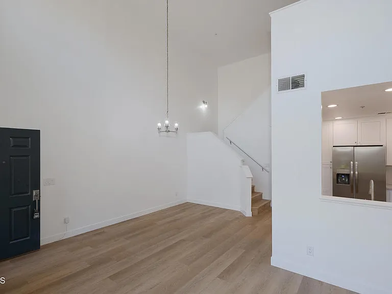 1311 Oyster Pl — Photo 8
