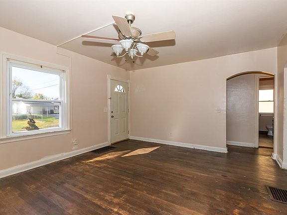 4th image of 2902 Hiawatha Dr