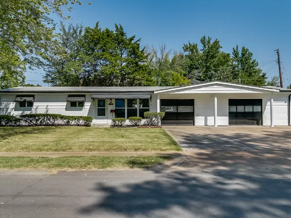 1215 Pamela Dr, Florissant, MO 63031
