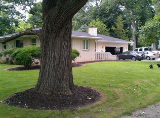 701 Colony Grv, Mahomet, IL 61853