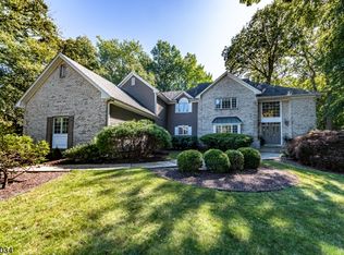 3 Canterbury Ct, Randolph, NJ 07945