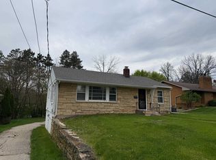 935 Indian Rdg, Dubuque, IA 52003