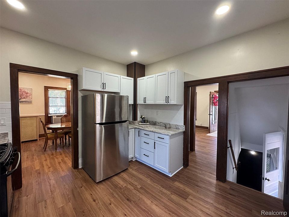 563 Eureka Rd, photo 6