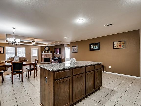 3rd image of 1449 Willoughby Way
