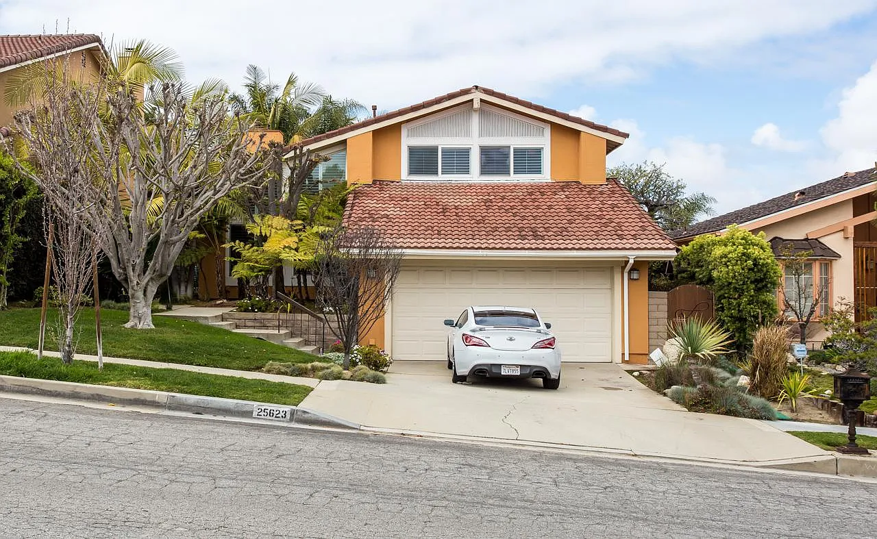 3 bed, 1872 sqft, $5,800 — Photo 1