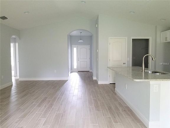 3rd image of 10409 N Annette Ave