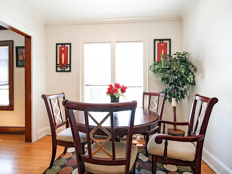1 Bedroom (Dinning Nook) (North/South Courtyard)