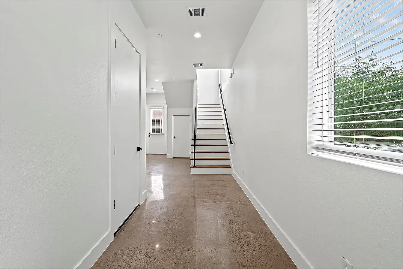 2 bed, 1581 sqft, $2,999 — Photo 3