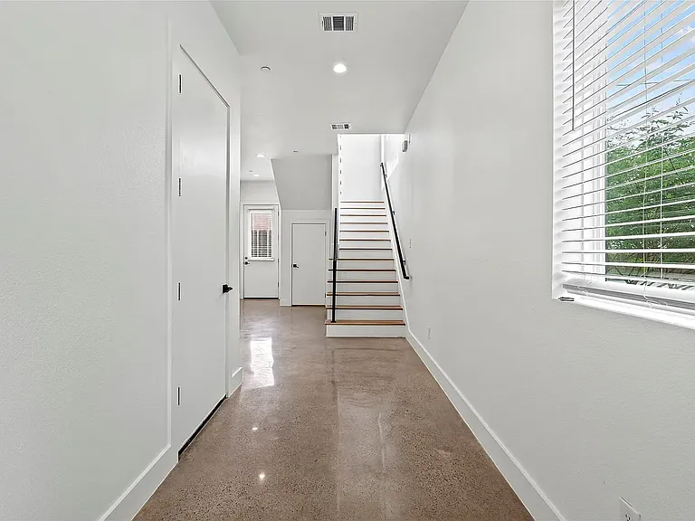2120 Lovedale Ave #101 — Photo 3
