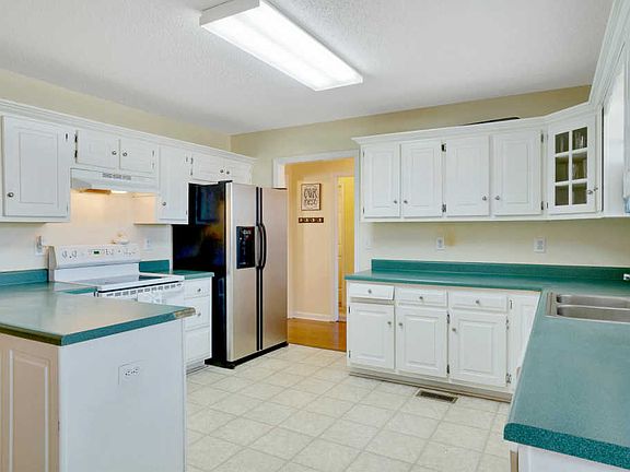 5th image of 4406 Kings Lake Ct