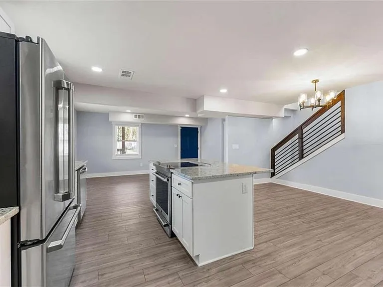 671 John St NW — Photo 8