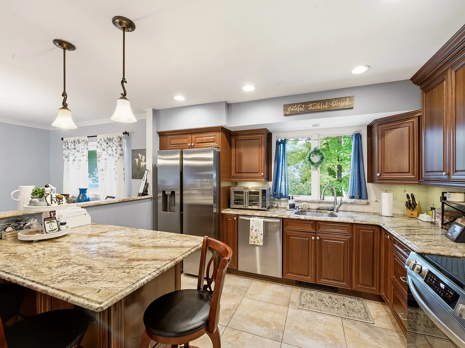 4 bed, 1700 sqft, $4,600 — Photo 4
