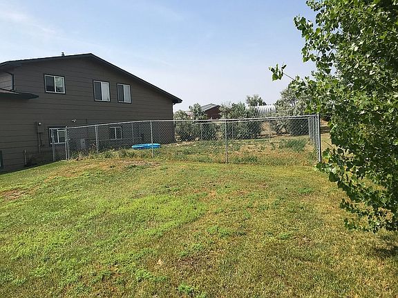 3rd image of 625 38th Ave W