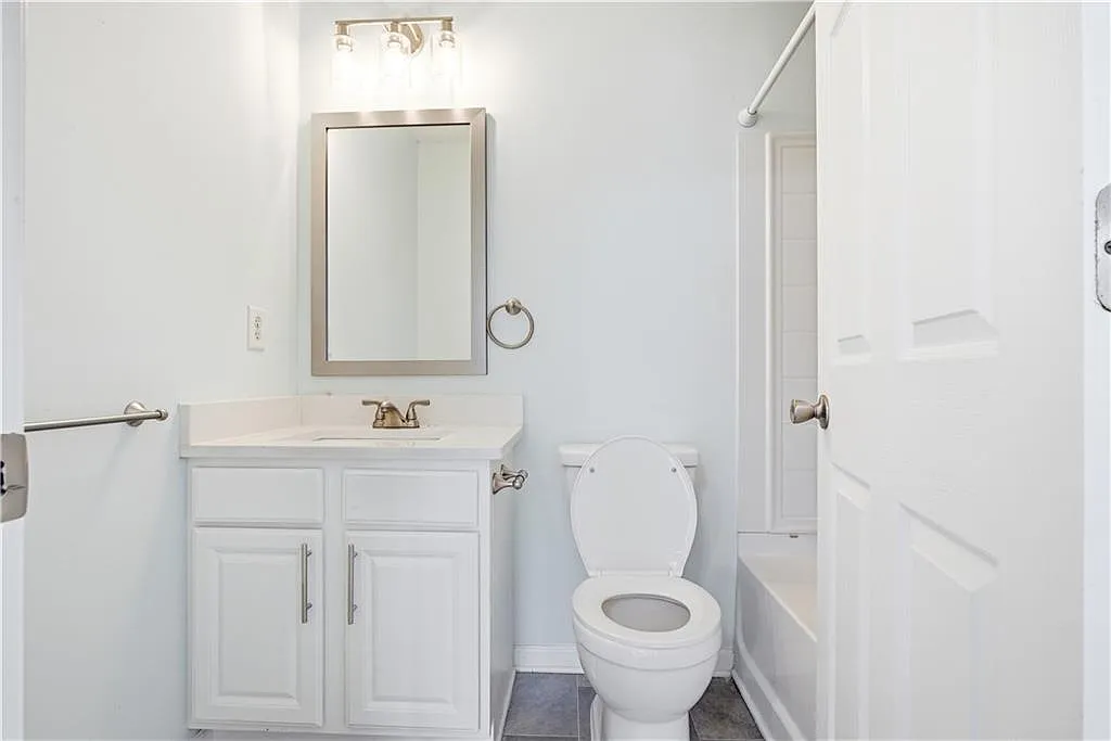 2 bed, 2.5 bath, 1387 sqft, $1,800 — Photo 4