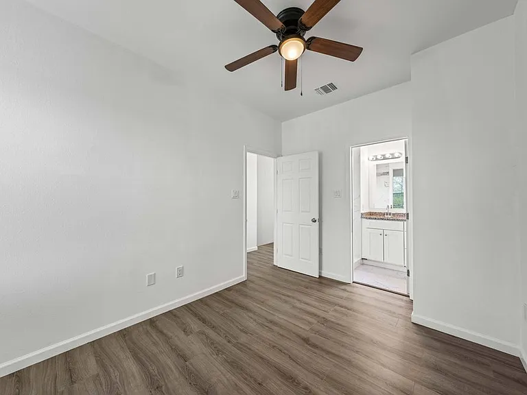 323 Gabriel St #201 — Photo 23