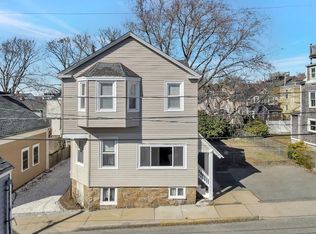 30 Extension St, Newport, RI 02840