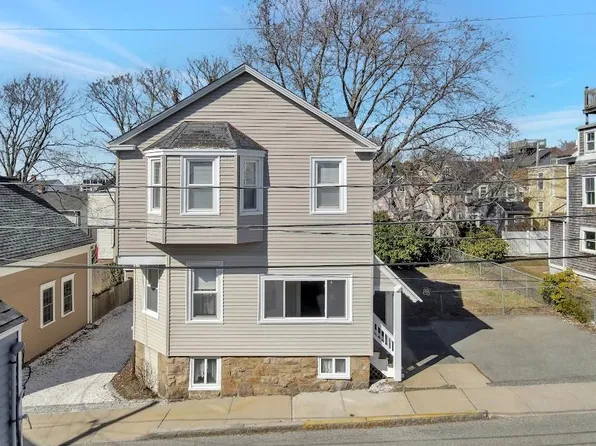 30 Extension St, Newport, RI 02840