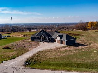 6810 Ridge Royale Dr, Greenleaf, WI 54126