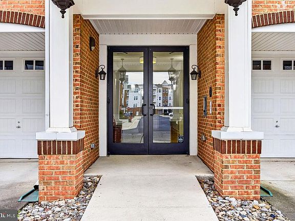 5th image of 41895 Cathedral Valley Sq Unit 401