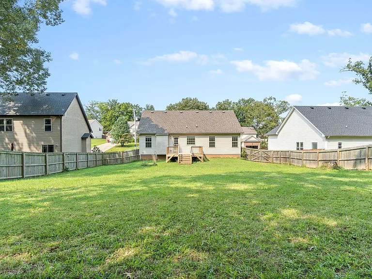1845 Deerstand Dr — Photo 35