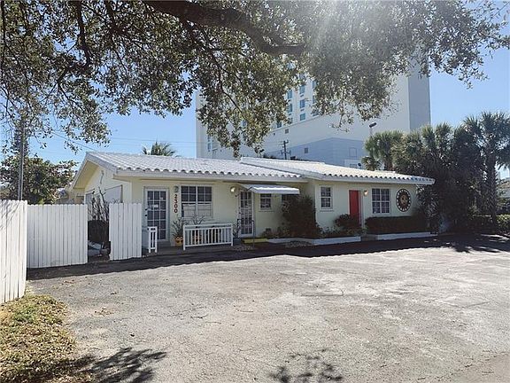 3rd image of 2300 SE 4th Ave