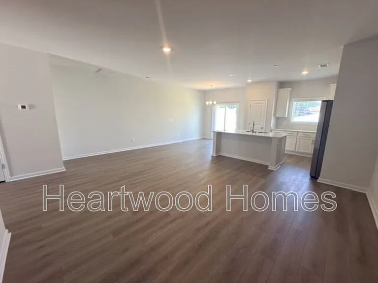 121 Bartlett Dr — Photo 12