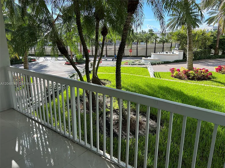 10275 Collins Ave #112 — Photo 16