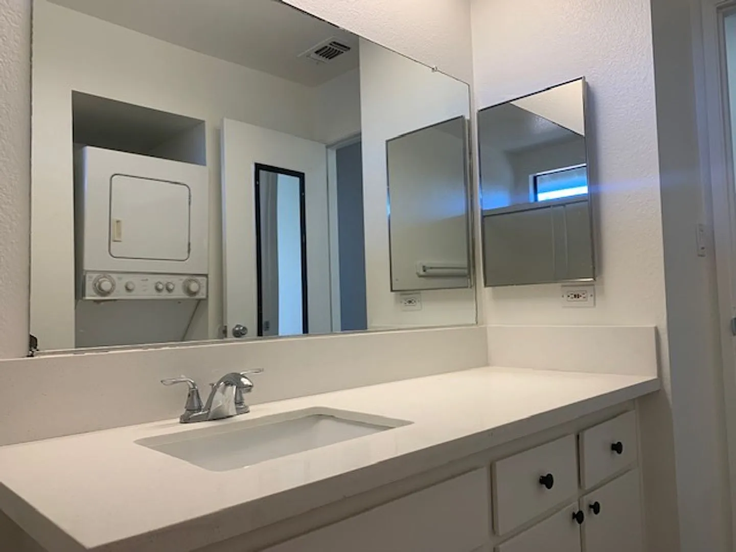 Your New Home! 2 bedroom in Roseville — Photo 4