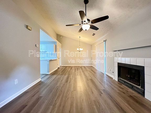 3rd image of 725 Avening Ct