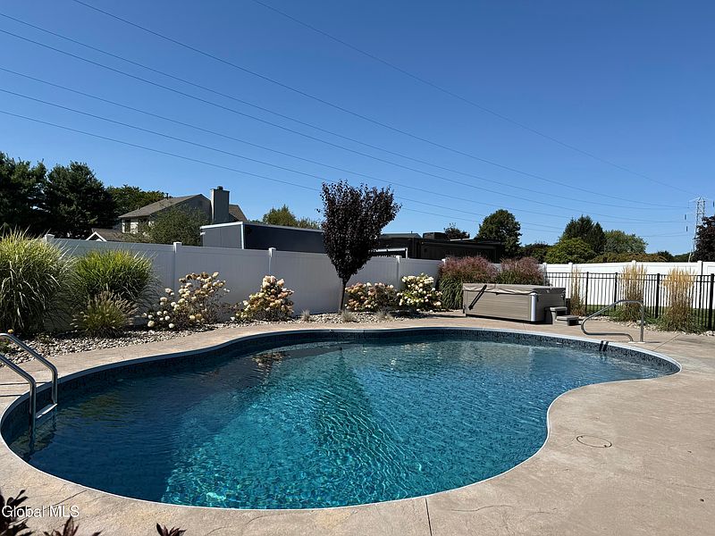 5th image of 701 Vista Boulevard