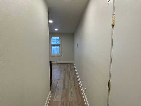 3rd image of 916 Clinton St #303