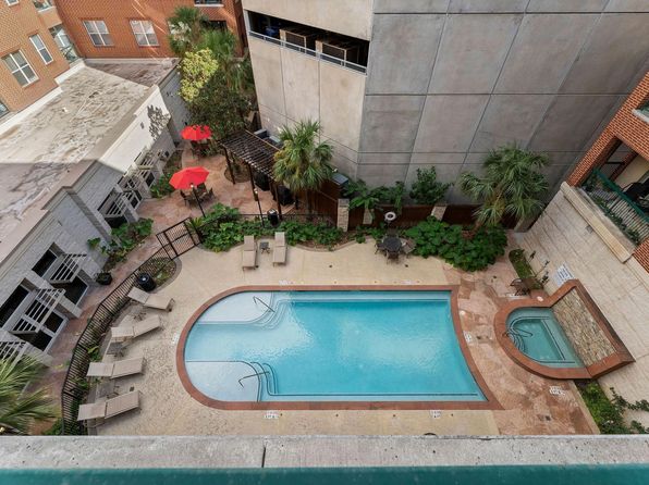 300 Saint Joseph Pkwy APT 319, Houston, TX 77002