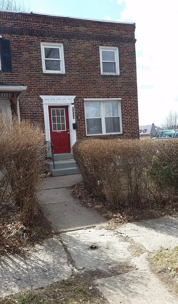3 bed, 1056 sqft, $1,500 — Photo 1