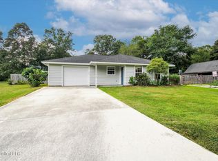 998 Pahoa Ct, Diamondhead, MS 39525
