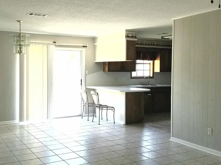 1900 Linda Ave — Photo 6